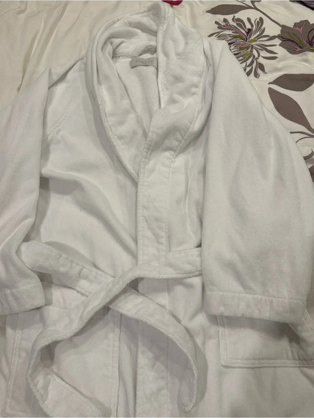 Frette White French Terri Plush Shawl-Collar Bath Robe with Belt never worn